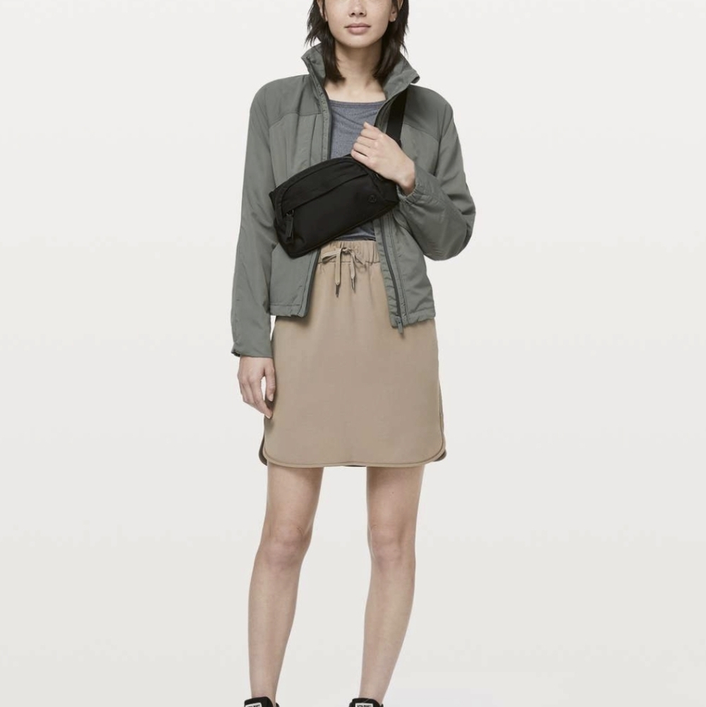 Lululemon On the Fly skirt